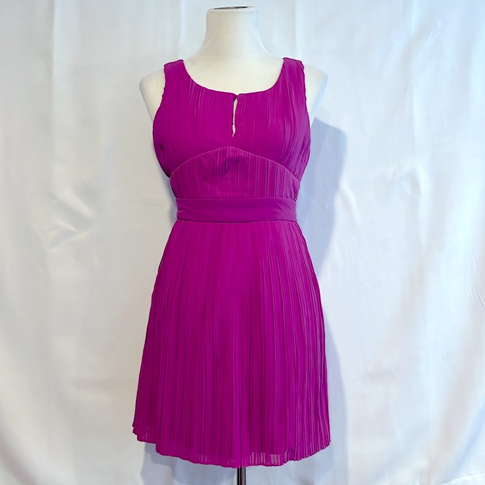 Minuet -‎ women’s pleated Magenta open back mini Dress sleeveless size S